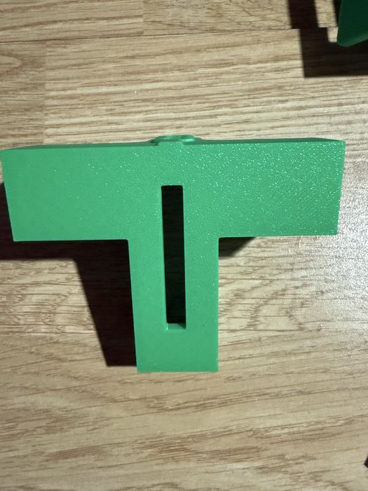 3D принтирани приспособления за мебелен монтаж