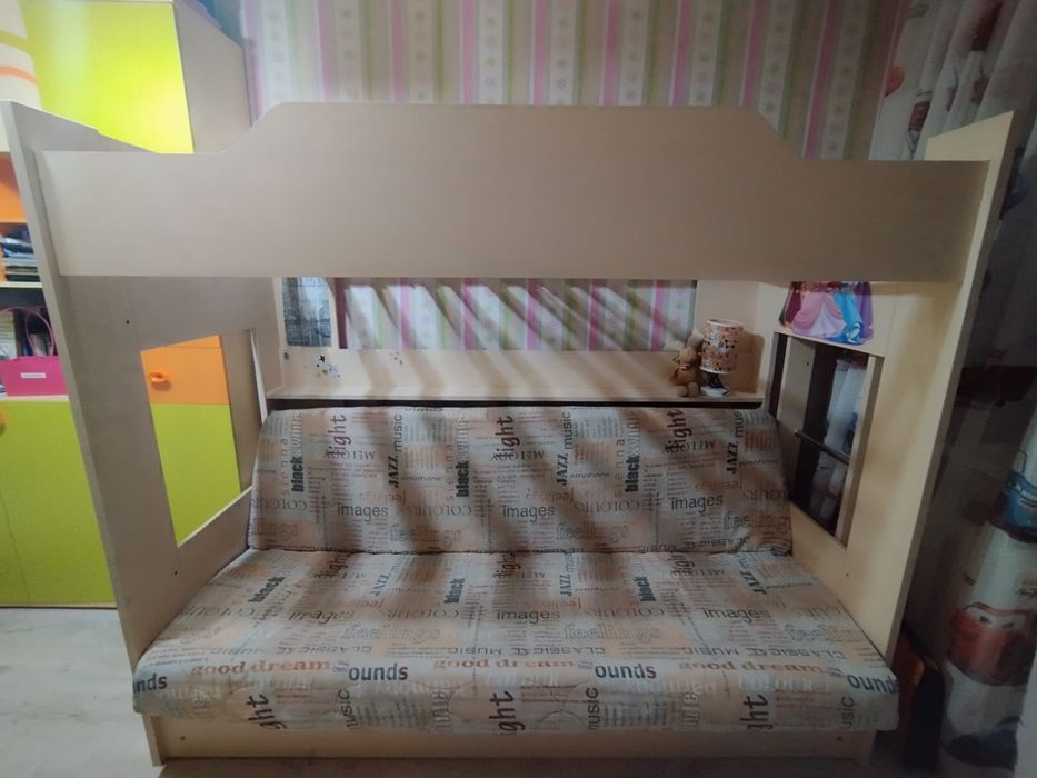 Двухъярусная кровать