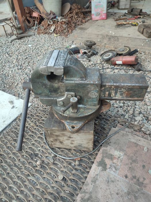 Тиски советские .