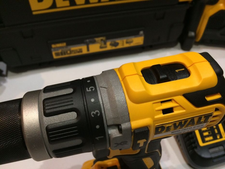 Акумулаторен Безчетков Винтоверт DeWALT DCD796P1 18V Комплект