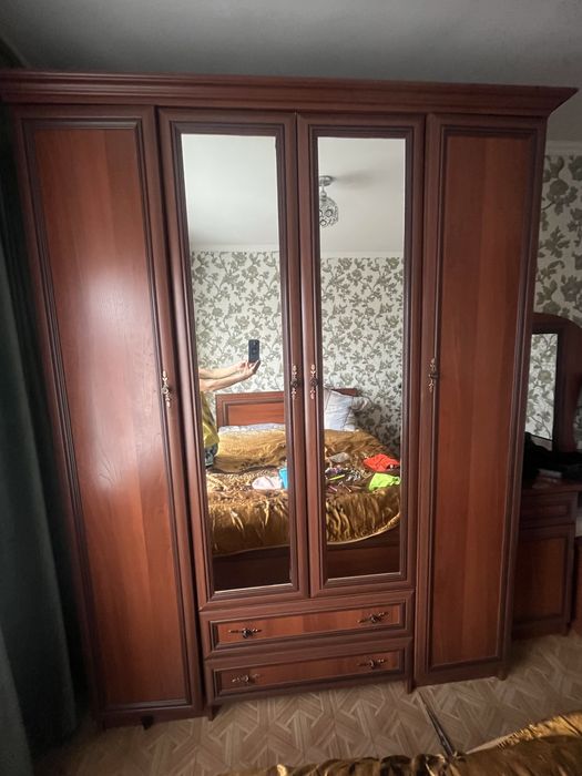 Продам спальный гарнитур.