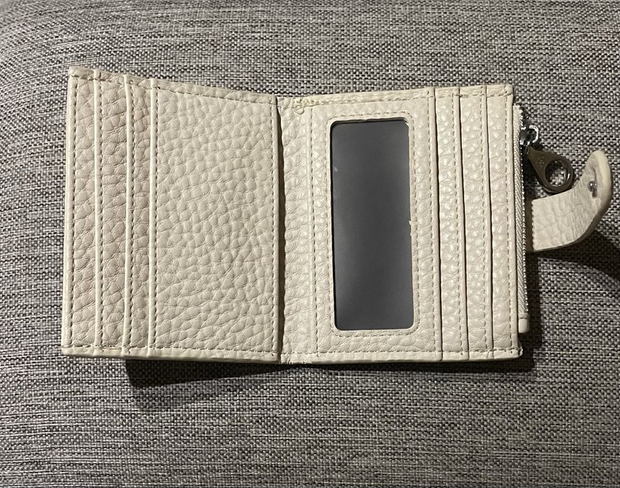 Портфейл бежов Parfois