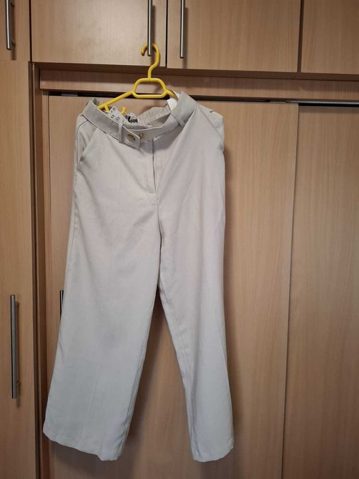 Pantaloni dama XS- NOI de la Reserved cu eticheta