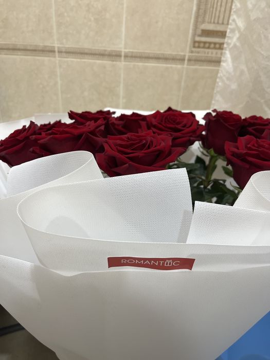 Свежий букет метровых роз