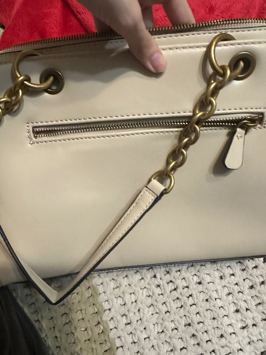 Чисто нова чанта на Guess