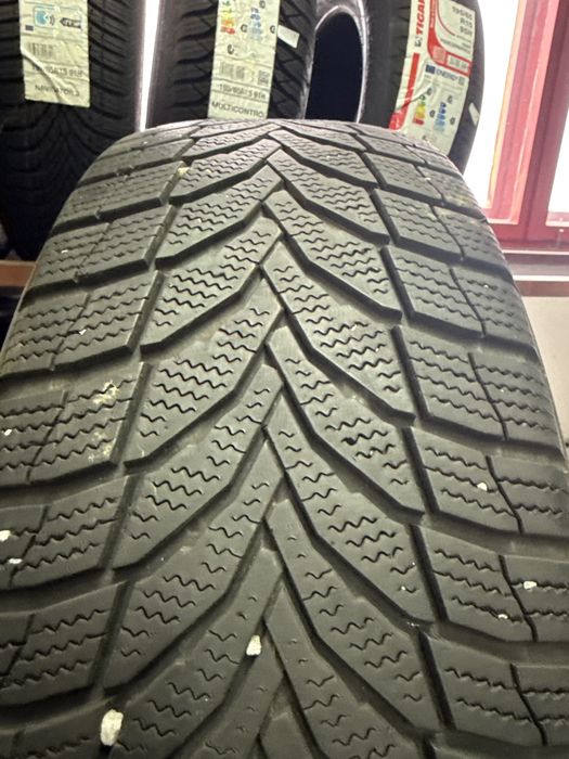 Гуми зимни 225.65.17 4 бр Нексен !