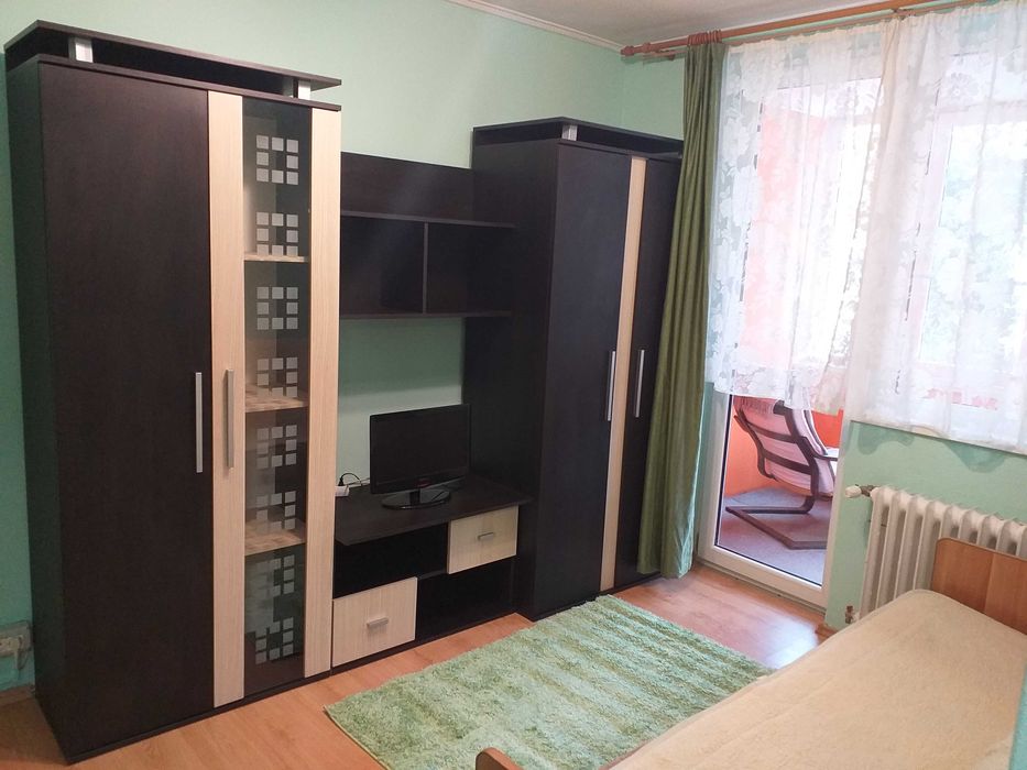 Inchiriez apartament 3 camere Rogerius