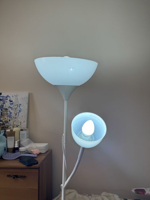 Светильник с двумя лампочками