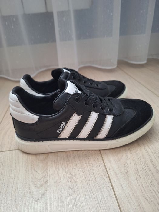 Продам кроссовки кожанные