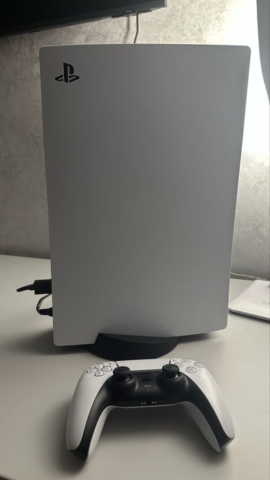 PlayStation 5 si Controller