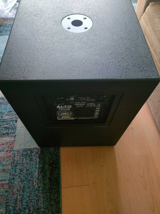 4 basi subwooferi activi 1 Behringer 1 alto 2 Electrovoice elx 118P