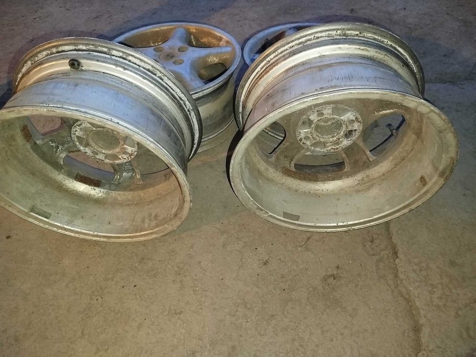 Алуминиеви джанти 15 цола + комплект болтове.