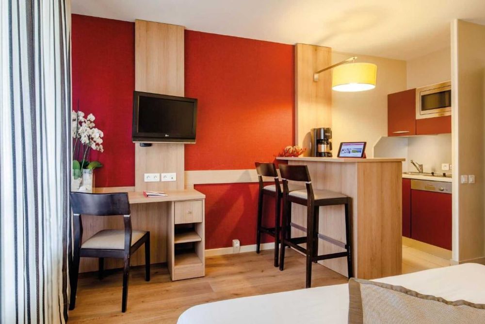 Дава се под наем Едностаен апартамент в Пловдив, Център - 27 кв.м за 107.1 € - Снимка #1