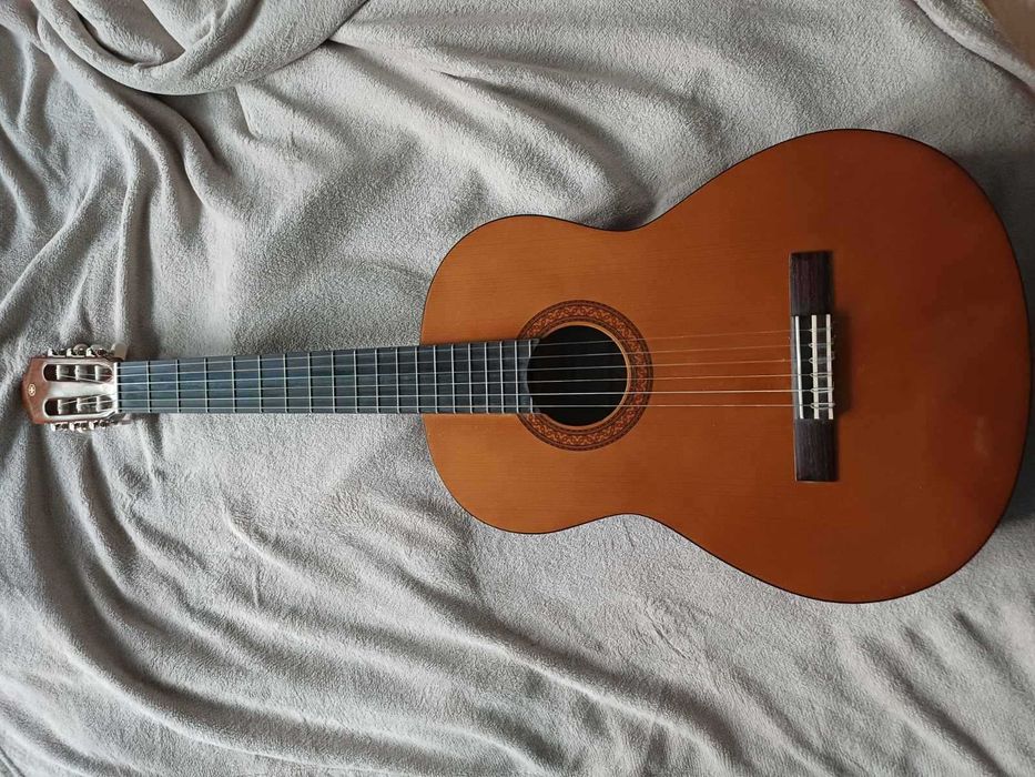 Продавам Китара Yamaha C40