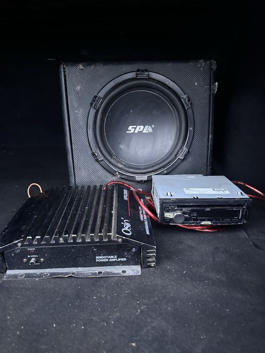 Бас каса със усилвател и CD JVC със BLUETOOTH