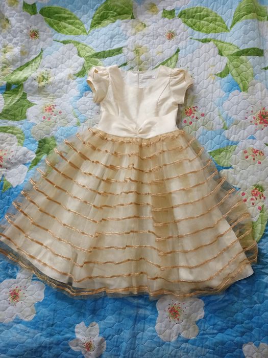 Продаю два детских платья