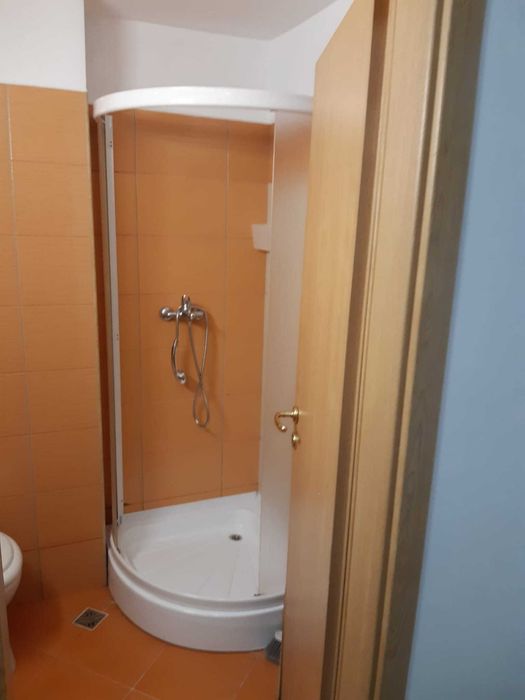 Ofer spre inchiriere apartament o camera