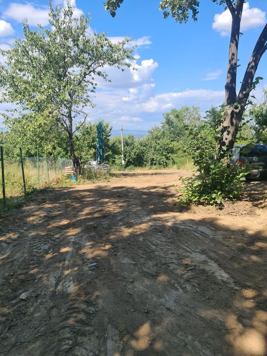 Продавам УПИ с.Брестник