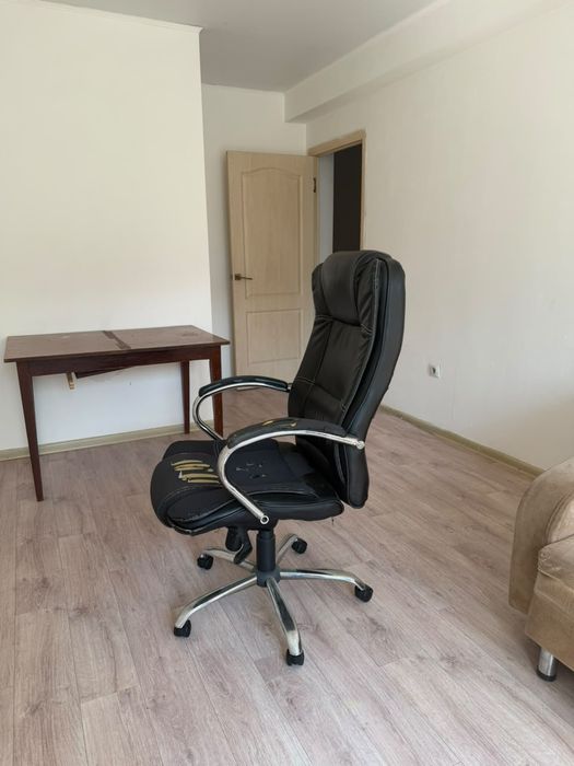 Стол кухня продам