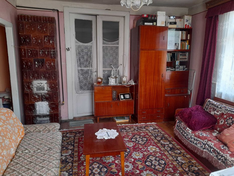 Vand apartament 2 camere la curte comună zonă centrală Arad