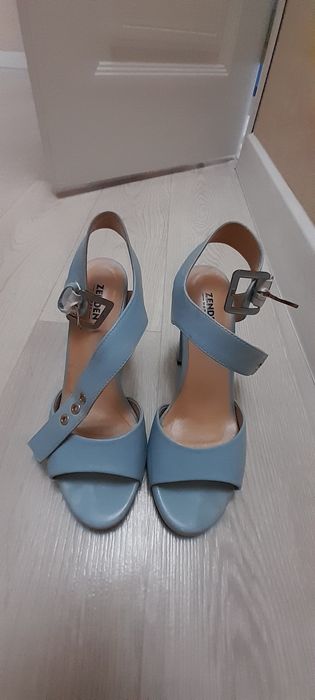 Женская обувь размер 38