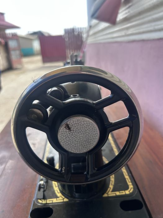 Vand masina de cusut functioneaza pret 900 lei negociabil