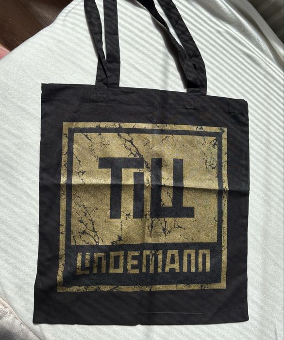 Продавам оригинален мърч Lindemann - чанта