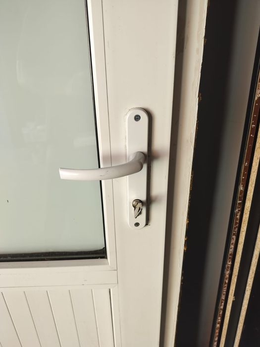 Дверь стеклопластик