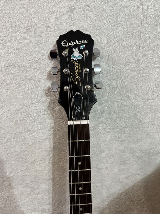 Продам электрогитару Special SG