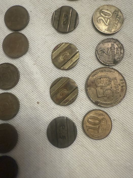 Монеты тиын и жетоны по 150 за шт