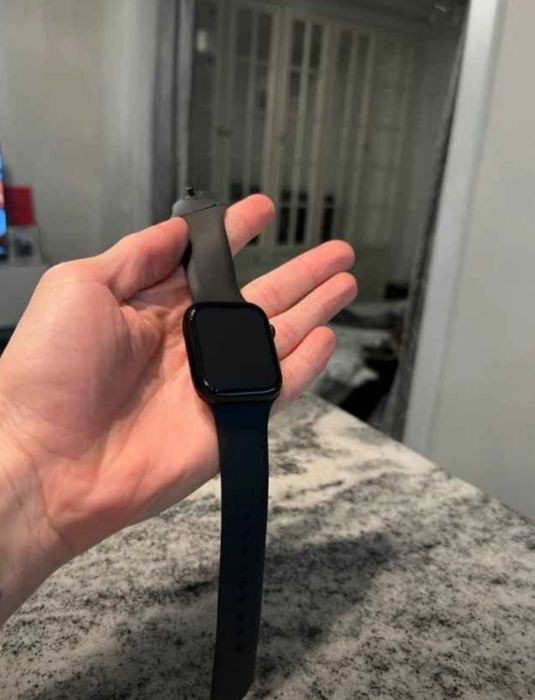 Smart watch yangi ochilmagan!