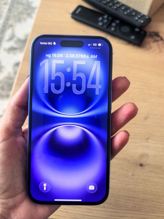 Продавам iPhone 16