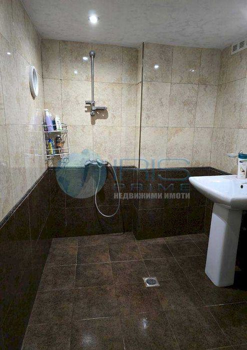 Дава се под наем Етаж от къща в Шумен, Център - 120 кв.м за 124950 € - Снимка #9