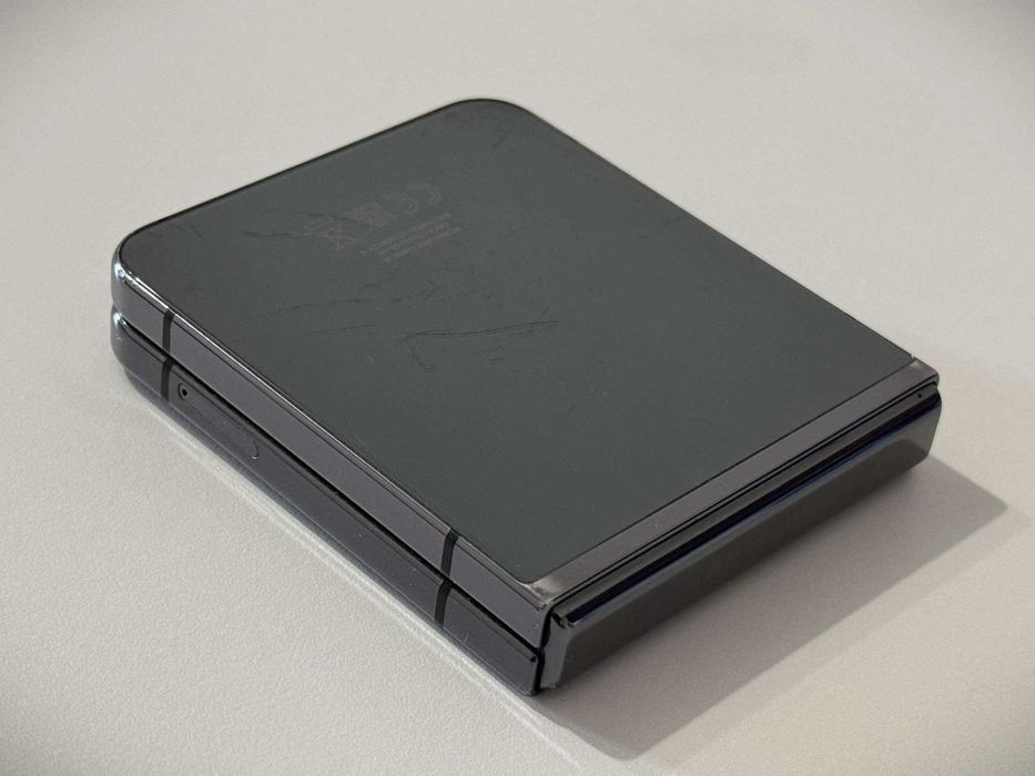 Бартер! Samsung Galaxy Z Flip 5 Graphite (Черен)