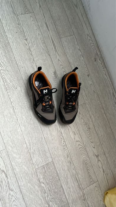 Продаются трекинговые кроссовки