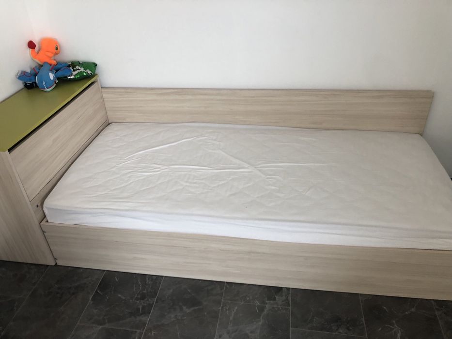 Детска стая- легло, матрак, ракла и бюро