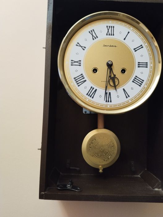 Часы настенные с боем.