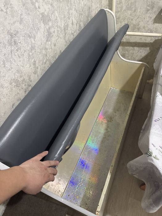 Продам диванчик (слева) для кухни, самовывоз