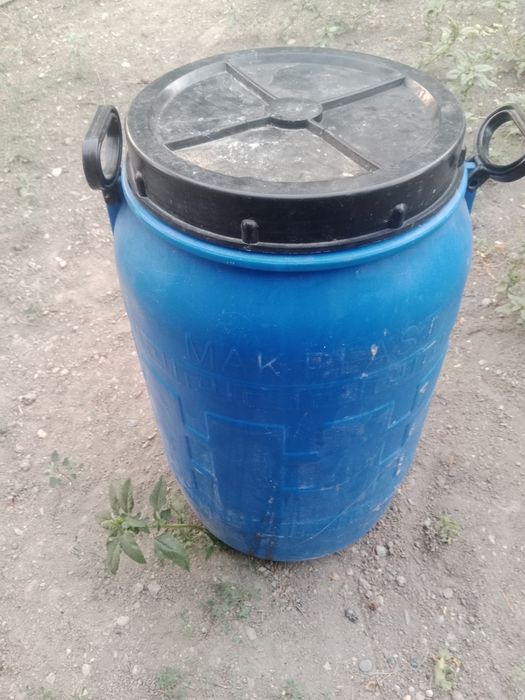 Продам бочку пластиковый
