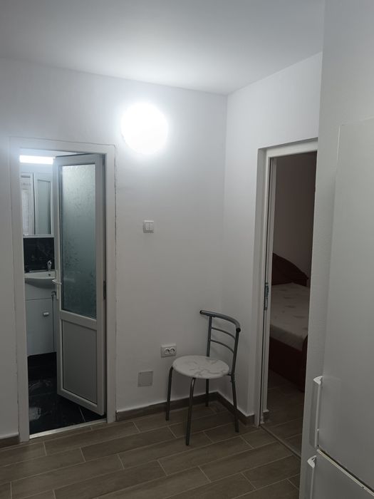 Închiriez garsoniera