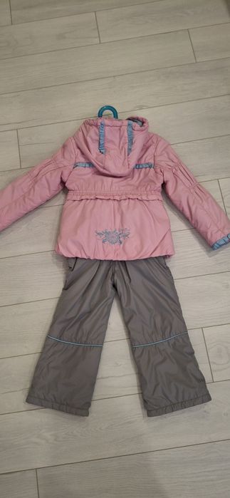 Продам костюм зимний на девочку