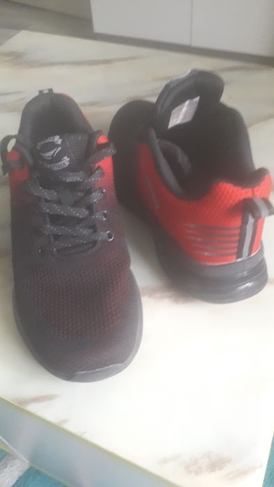 Пролетни маратонки