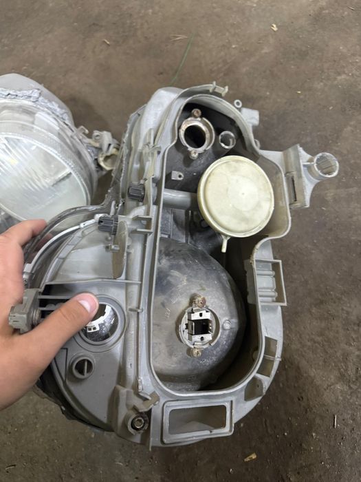 Продам фара на мерседес 210 дорест