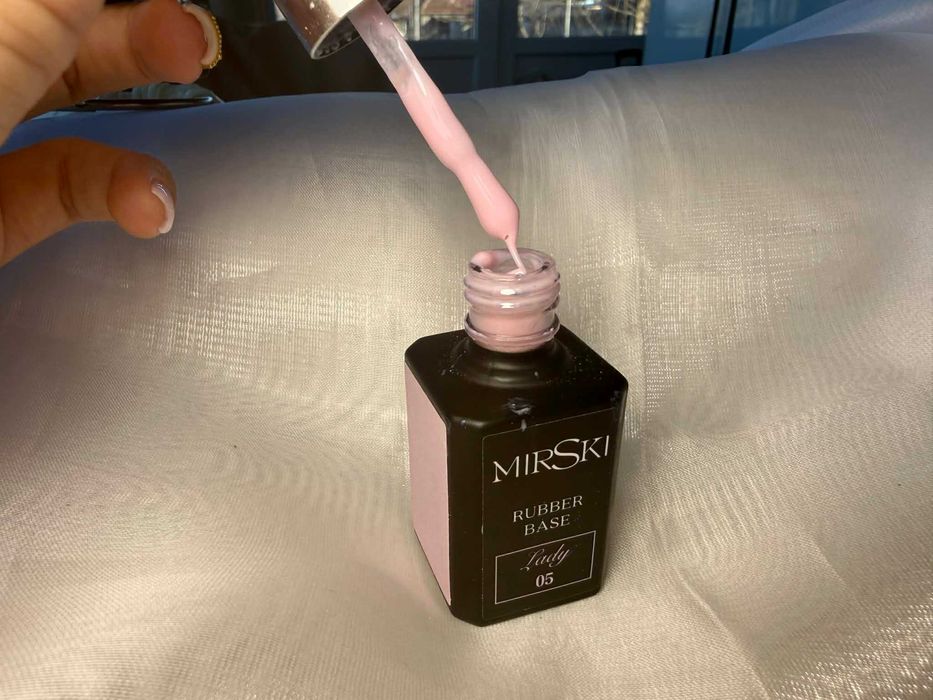 Гел лакове и бази