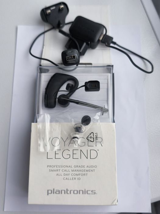 Casca Bluetooth Plantronics Voyager Legend si accesorii incluse