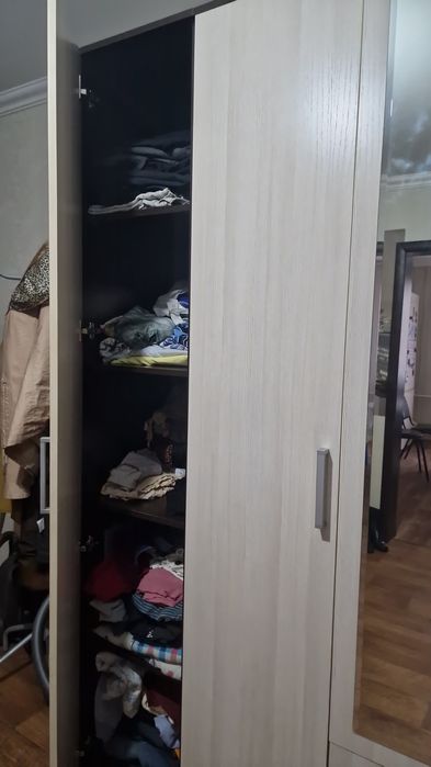 Продам шкафы для одежды