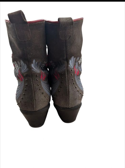 Botine stil cowboy