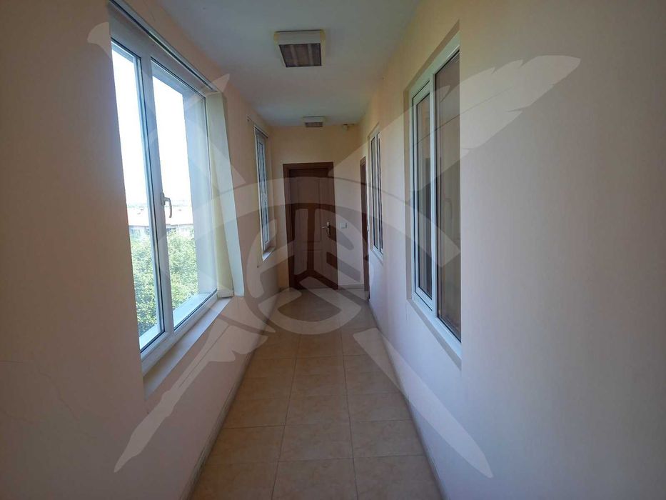 Дава се под наем Промишлена сграда в Карнобат - 2217 кв.м за 400000 € - Снимка #6