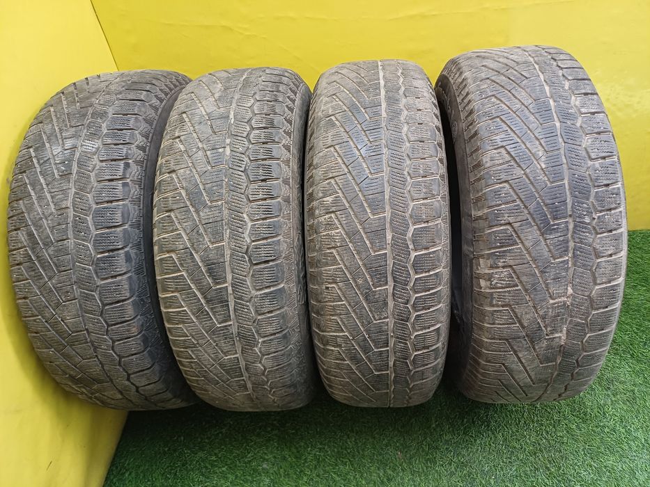 Шины 215/70 R16 Continental комплект.