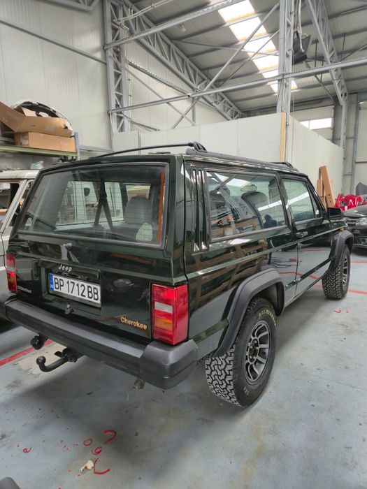 Vând jeep xj impozit zero
